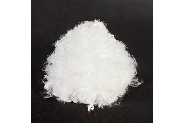 Polytetrafluoroethylene (PTFE) staple fiber